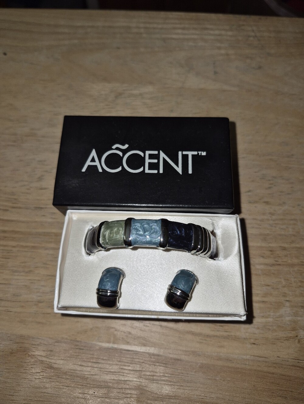 Vintage Accent Blue And Green Enamel Silver Tone Hinged Bangle And Earring Set